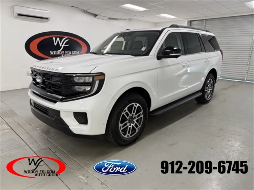 2025 Ford Expedition photo 1
