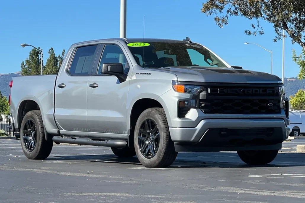2025 Chevrolet Silverado 1500 Custom photo 1