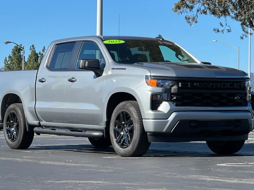 2025 Chevrolet Silverado 1500 Custom photo 1