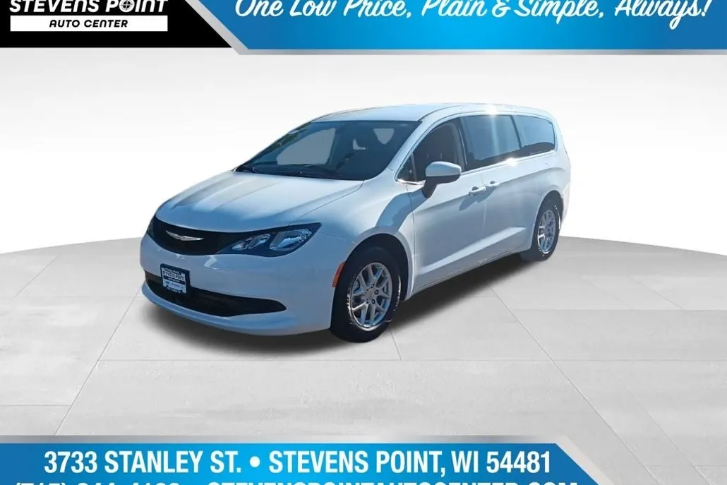 2022 Chrysler Voyager LX photo 1