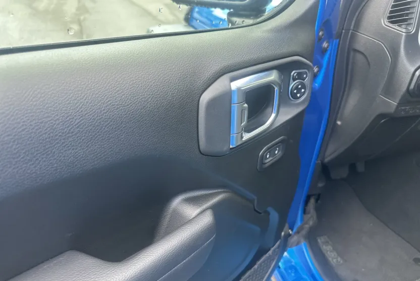 2025 Jeep Wrangler Sport S photo 1