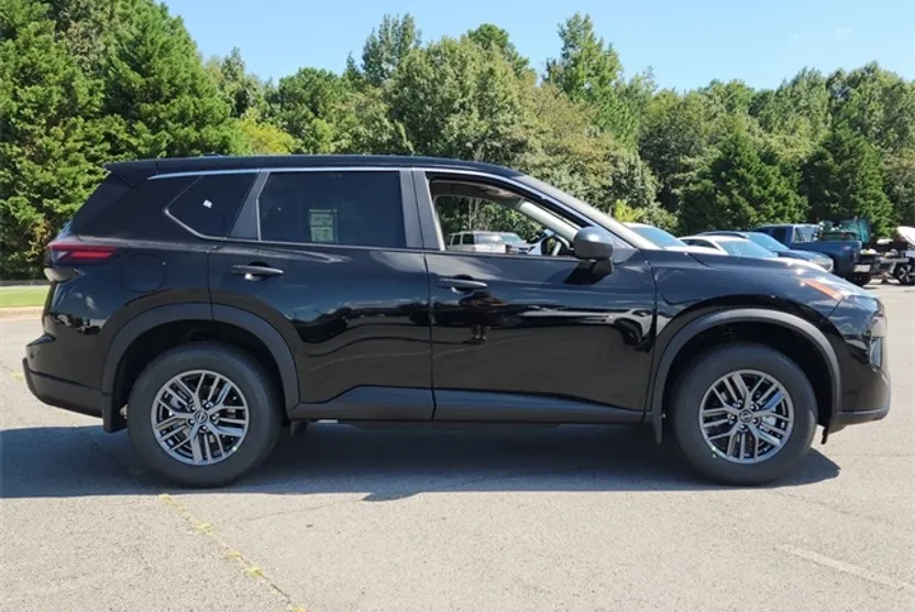 2026 Nissan Rogue S photo 1