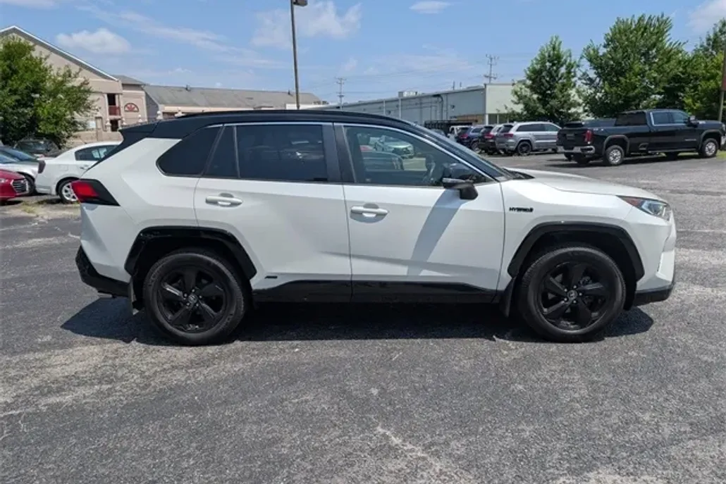 2019 Toyota RAV4 Hybrid XSE photo 1