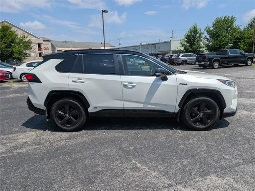 2019 Toyota RAV4 Hybrid XSE photo 1