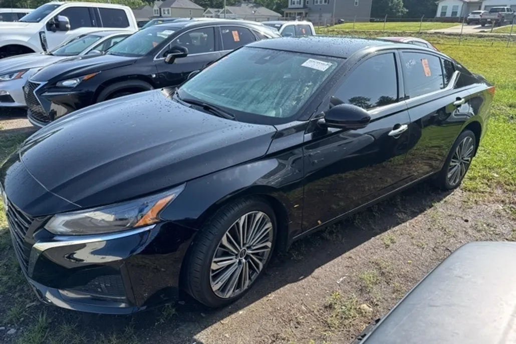 2023 Nissan Altima 2.5 SL photo 1