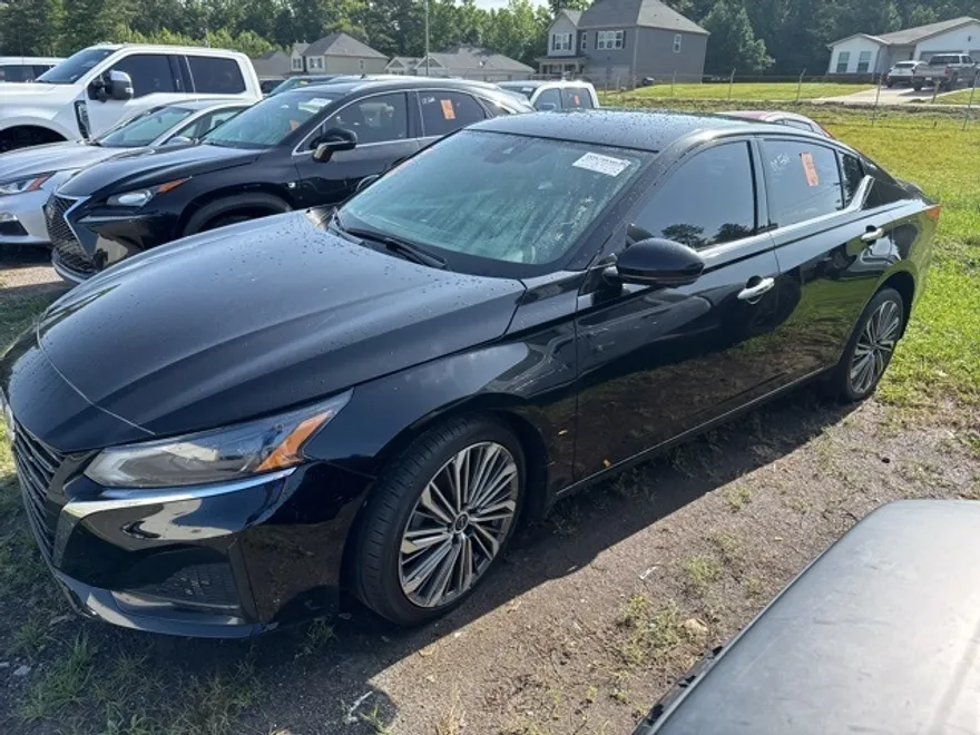 2023 Nissan Altima 2.5 SL photo 1