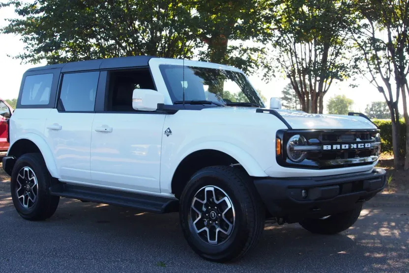 2025 Ford Bronco Outer Banks photo 1