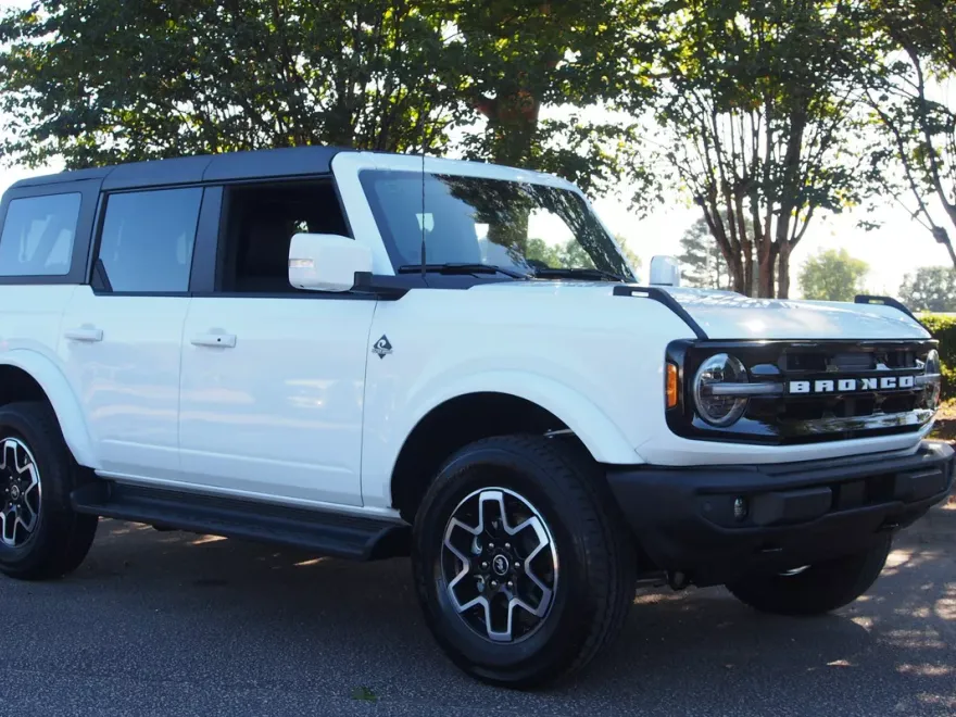 2025 Ford Bronco Outer Banks photo 1
