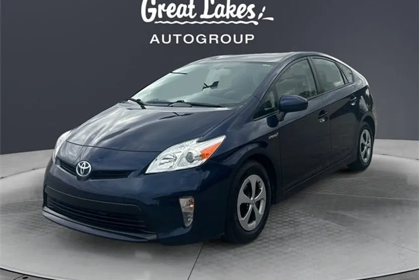 2015 Toyota Prius Four photo 1