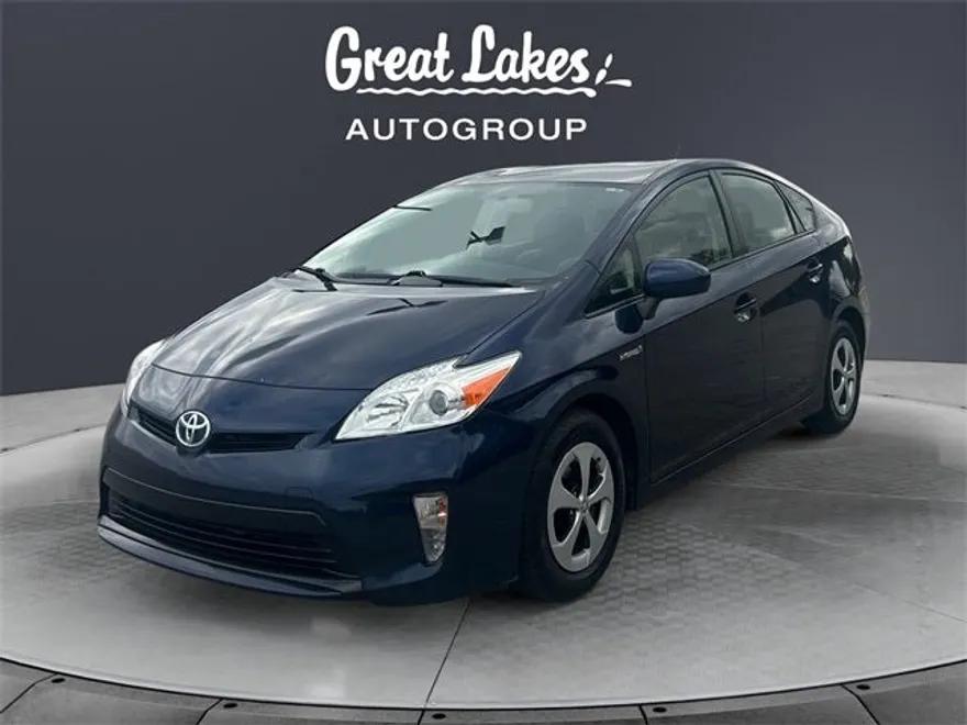 2015 Toyota Prius Four photo 1