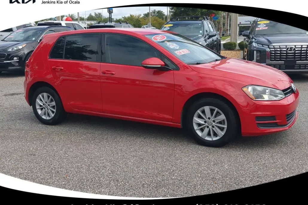 2017 Volkswagen Golf S photo 1