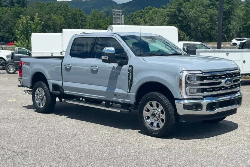 2025 Ford F-350 Lariat photo 1