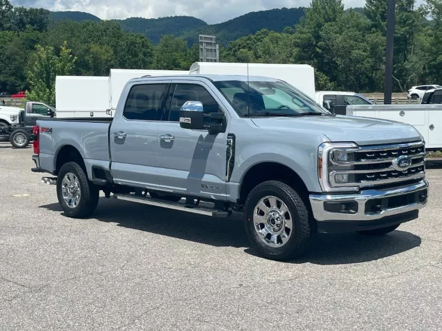 2025 Ford F-350 Lariat photo 1