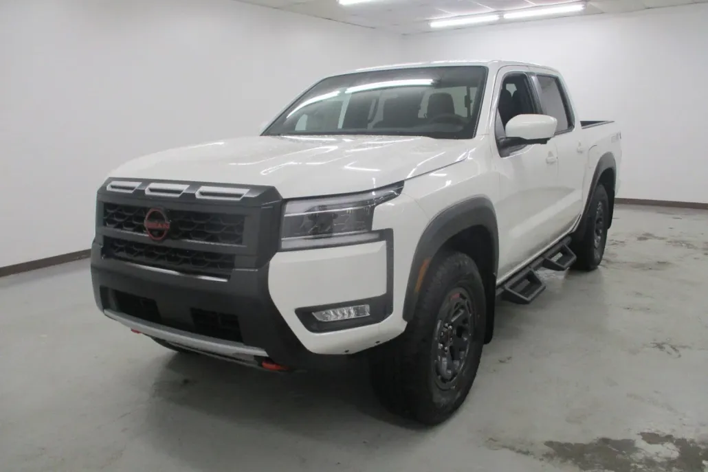 2025 Nissan Frontier PRO-4X photo 1