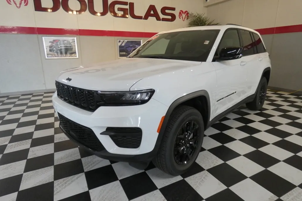 2024 Jeep Grand Cherokee Altitude photo 1
