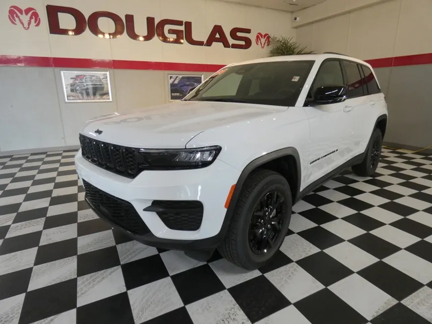 2024 Jeep Grand Cherokee Altitude photo 1