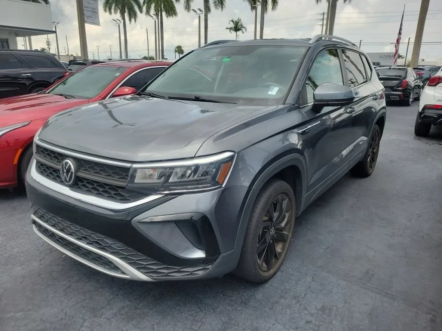 2022 Volkswagen Taos SE photo 1