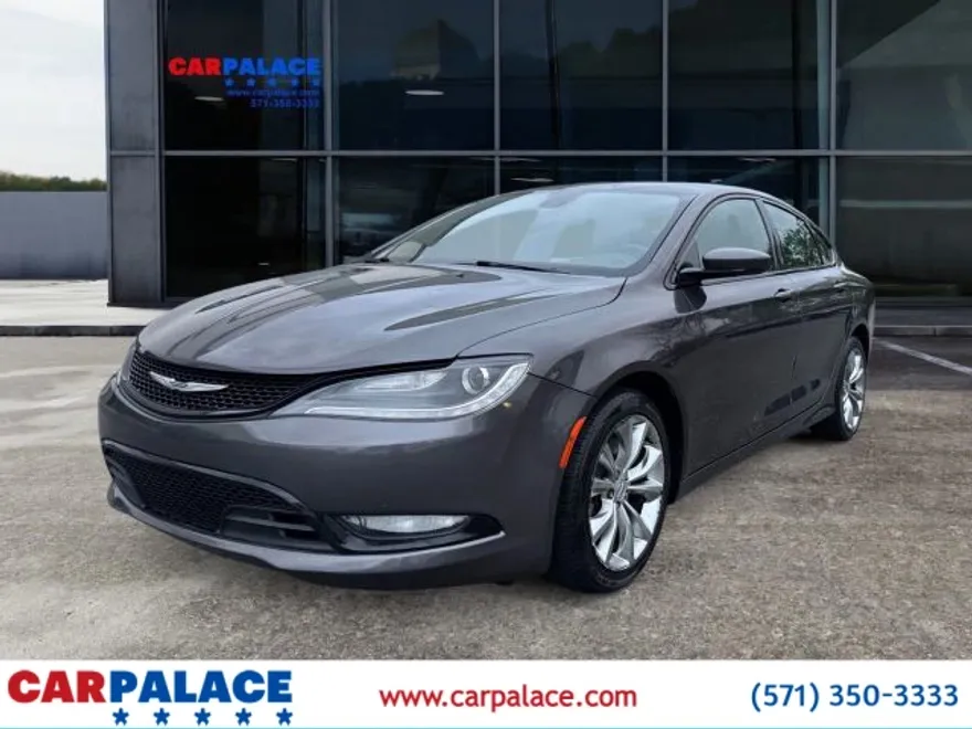 2016 Chrysler 200 photo 1