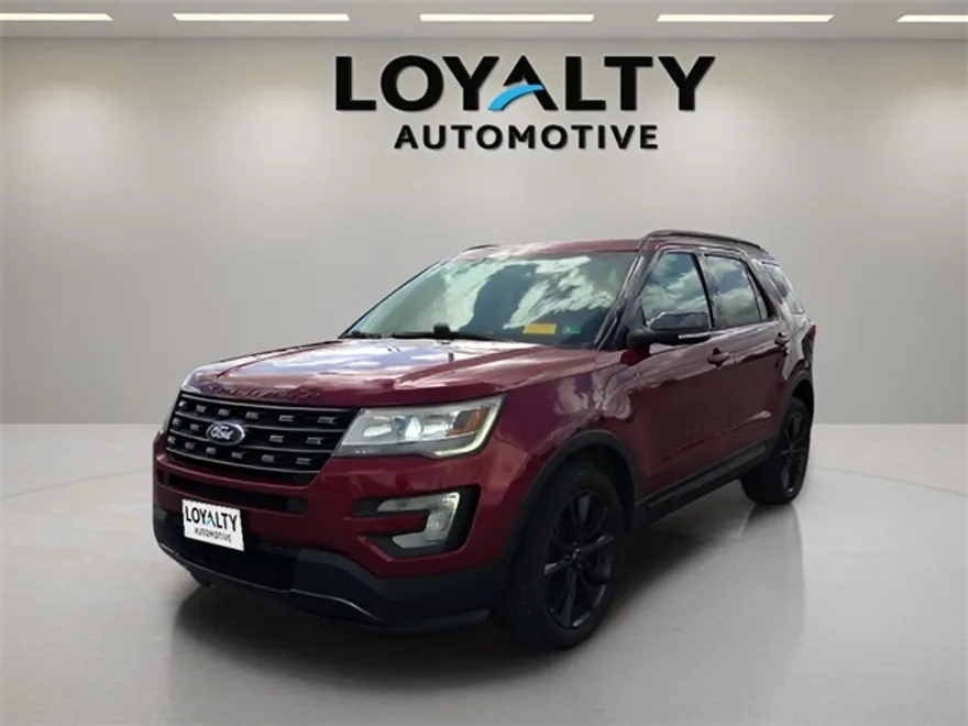 2017 Ford Explorer XLT photo 1