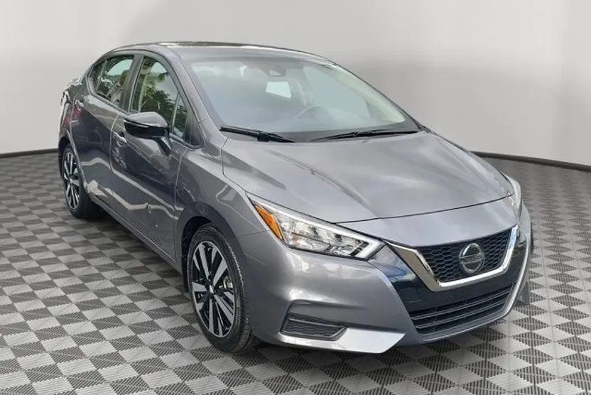 2022 Nissan Versa SR photo 1