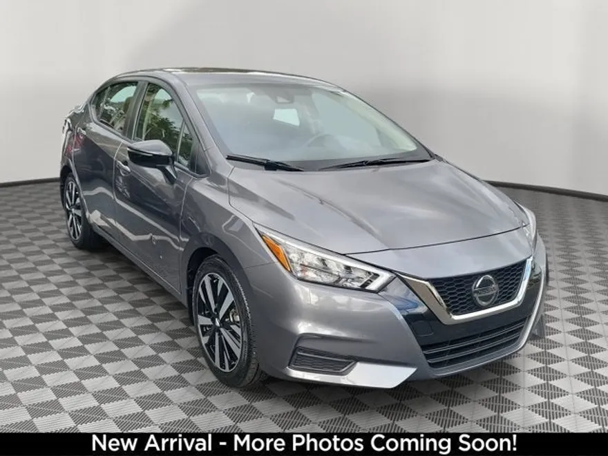 2022 Nissan Versa SR photo 1