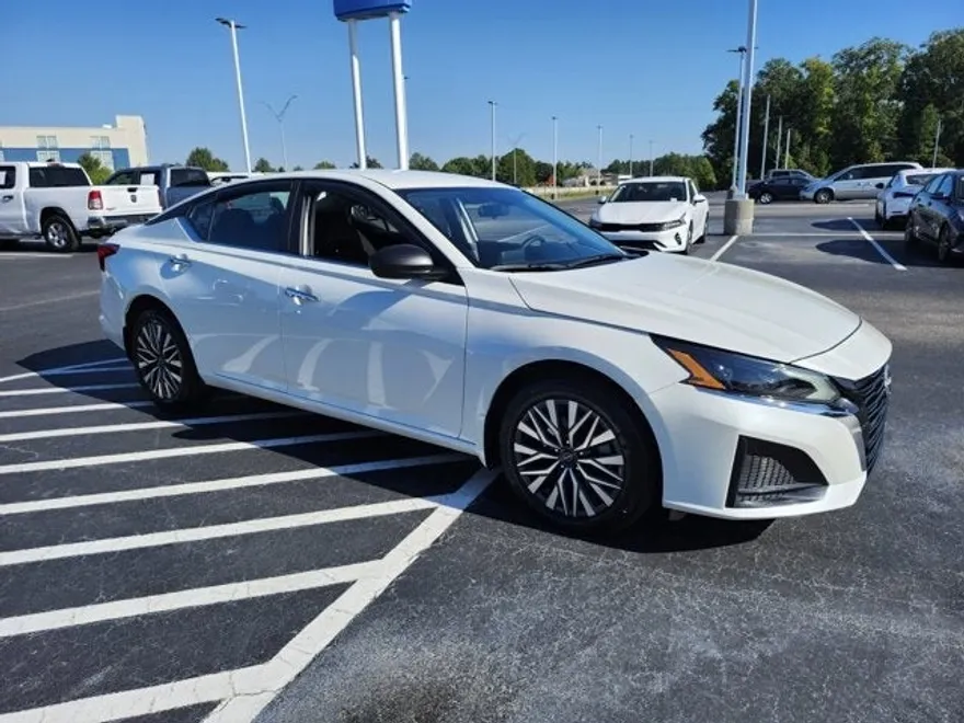 2024 Nissan Altima 2.5 SV photo 1