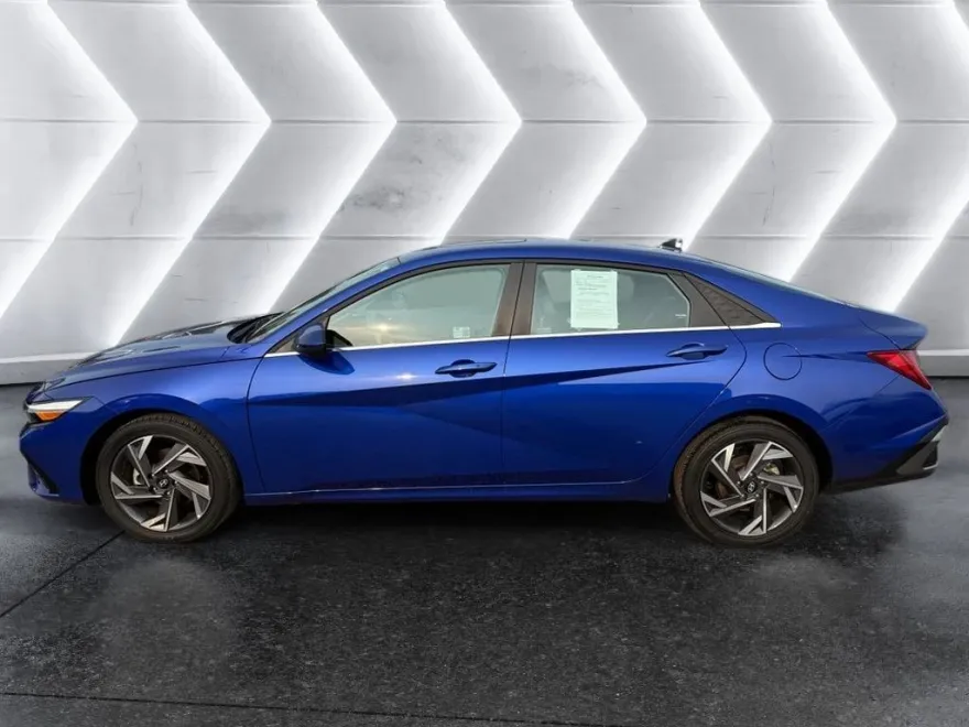 2024 Hyundai Elantra SEL Convenience photo 1