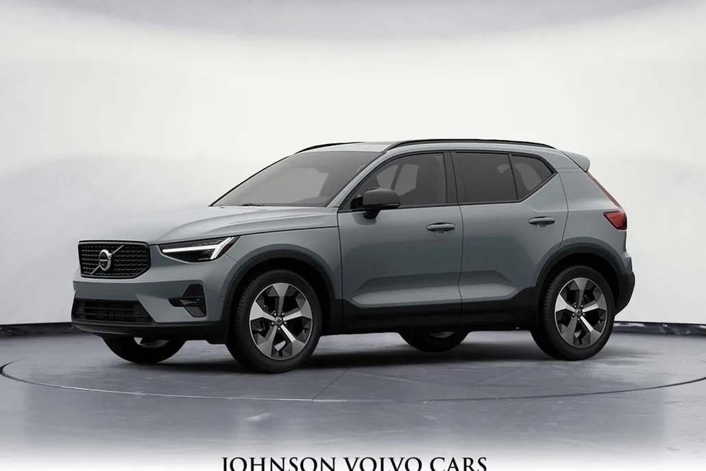 2026 Volvo XC40 Plus photo 1