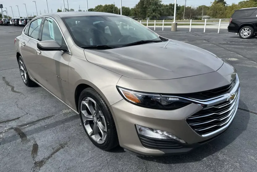 2022 Chevrolet Malibu 1LT photo 1