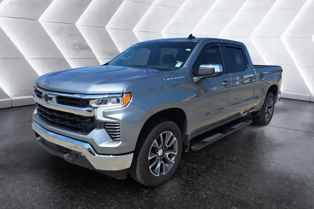 2025 Chevrolet Silverado 1500 LT photo 1