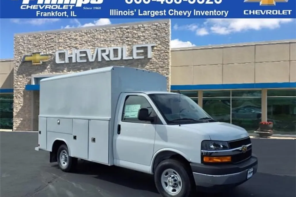 2025 Chevrolet Express 3500 Cutaway Van photo 1