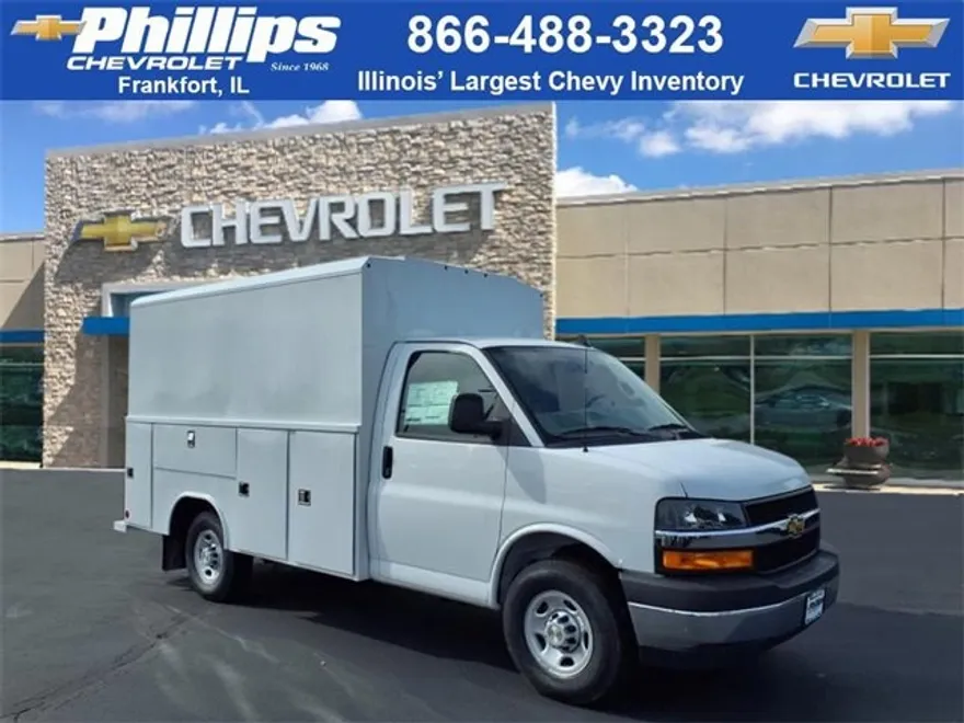 2025 Chevrolet Express 3500 Cutaway Van photo 1
