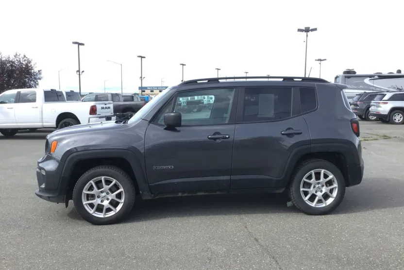 2022 Jeep Renegade Latitude photo 1