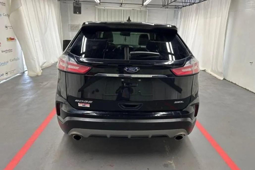2020 Ford Edge SEL photo 1