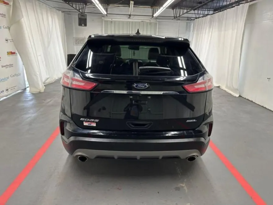2020 Ford Edge SEL photo 1