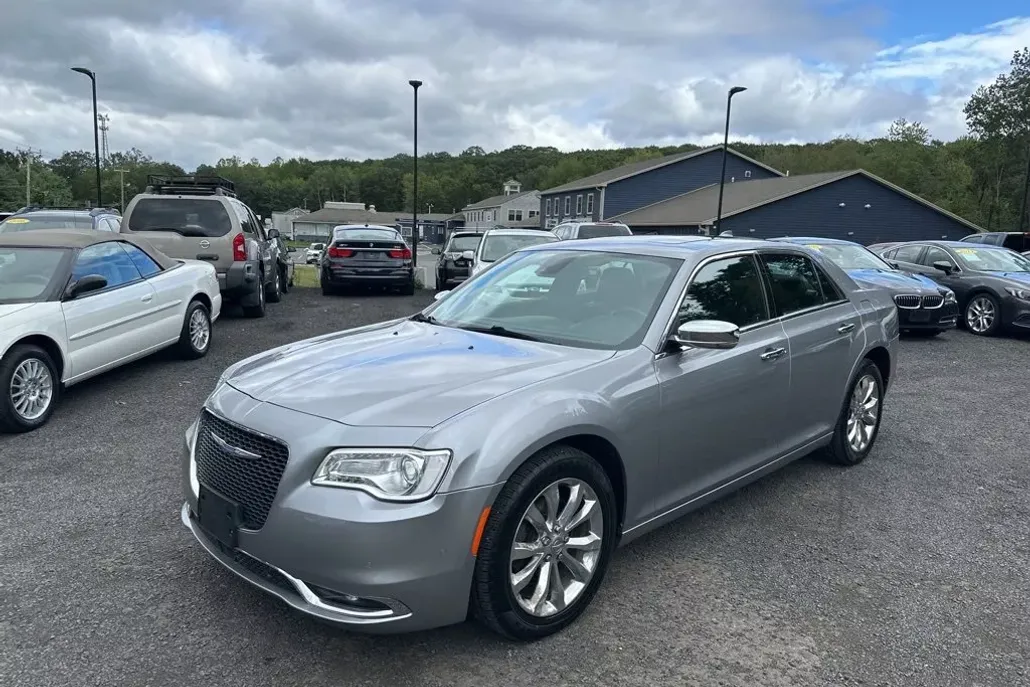 2018 Chrysler 300 Limited photo 1
