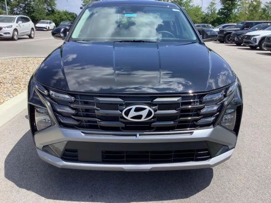 2025 Hyundai Tucson SE photo 1