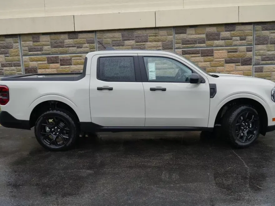 2025 Ford Maverick XLT photo 1
