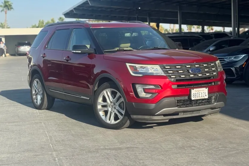 2017 Ford Explorer XLT photo 1