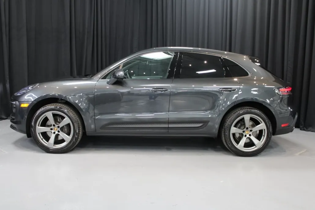 2024 Porsche Macan Base photo 1