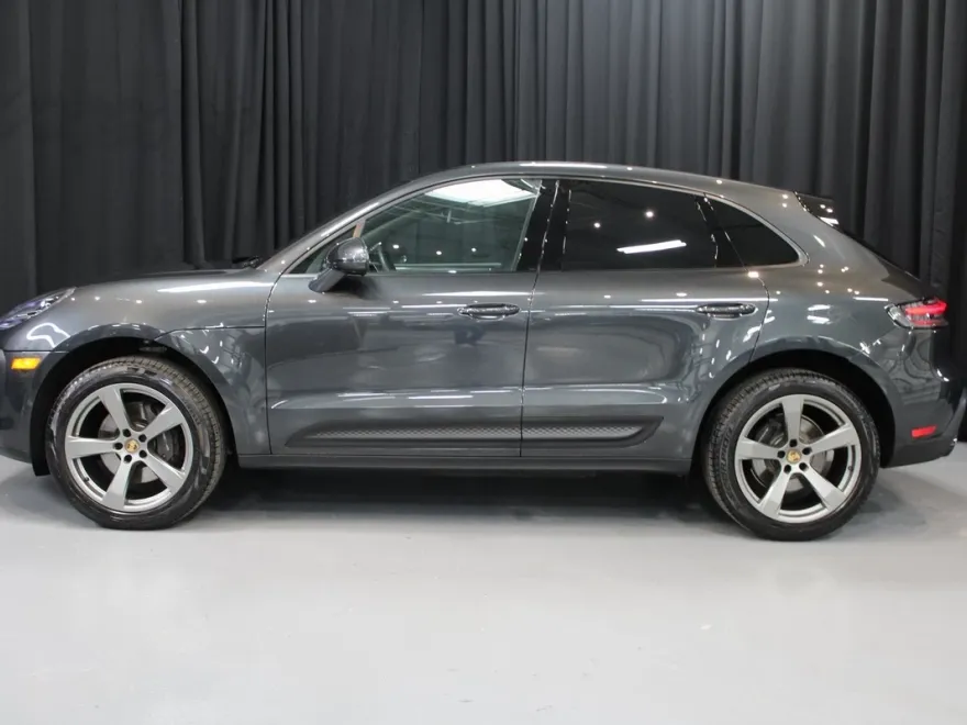 2024 Porsche Macan Base photo 1