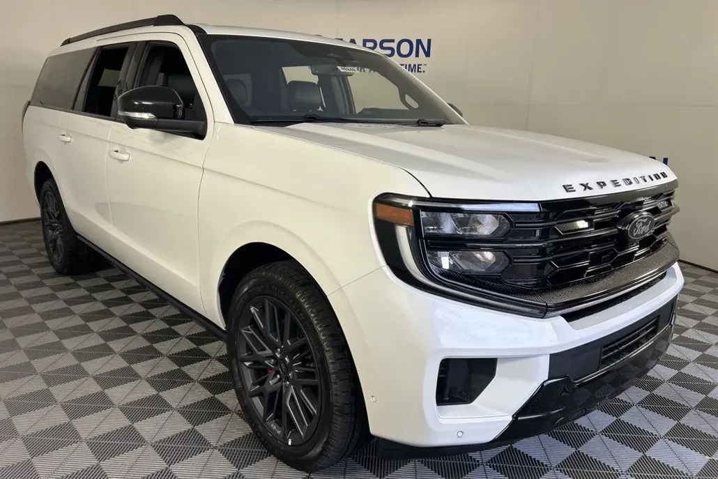 2025 Ford Expedition MAX Platinum photo 1
