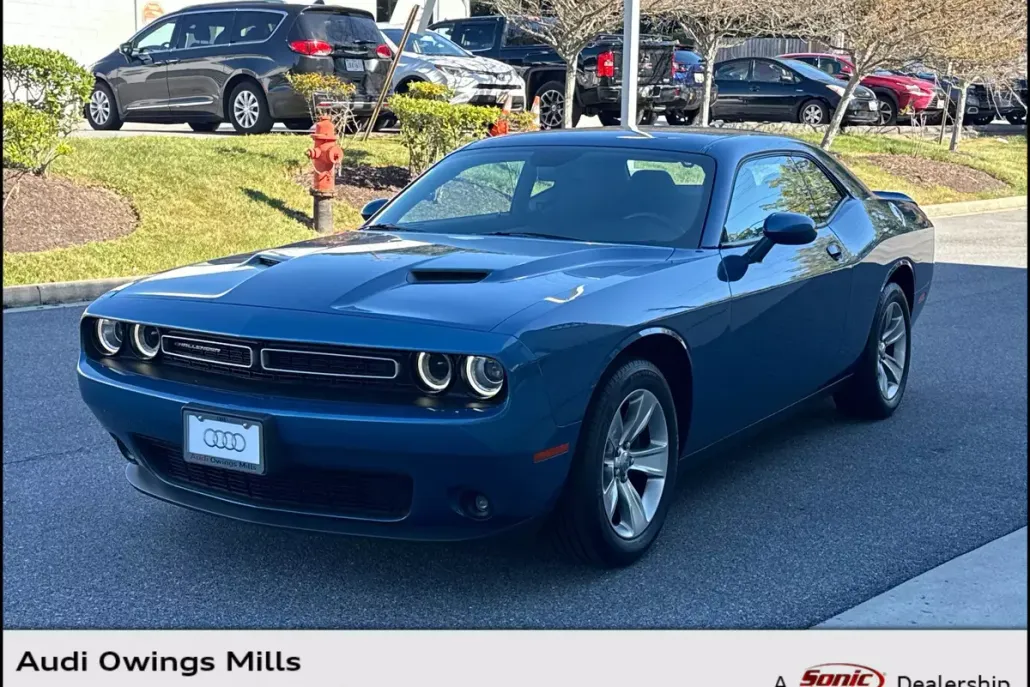 2020 Dodge Challenger SXT photo 1
