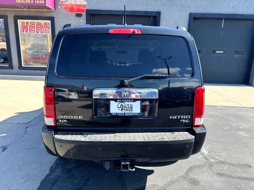 2009 Dodge Nitro R/T photo 5