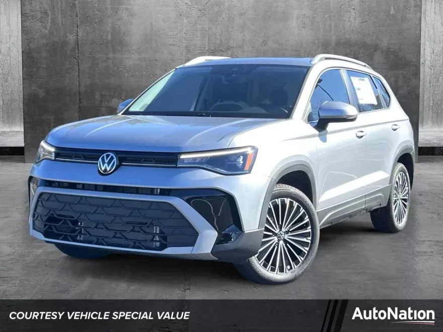 2025 Volkswagen Taos SE photo 1