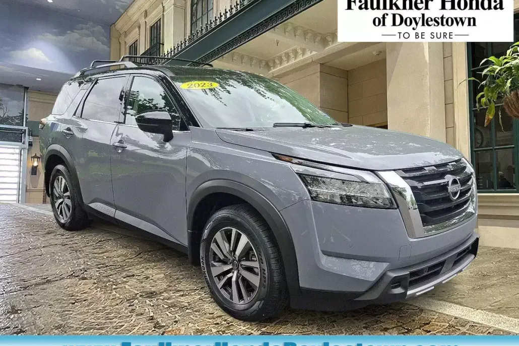 2023 Nissan Pathfinder SL photo 1