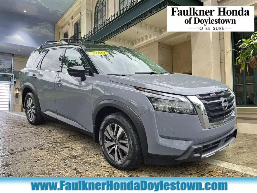 2023 Nissan Pathfinder SL photo 1