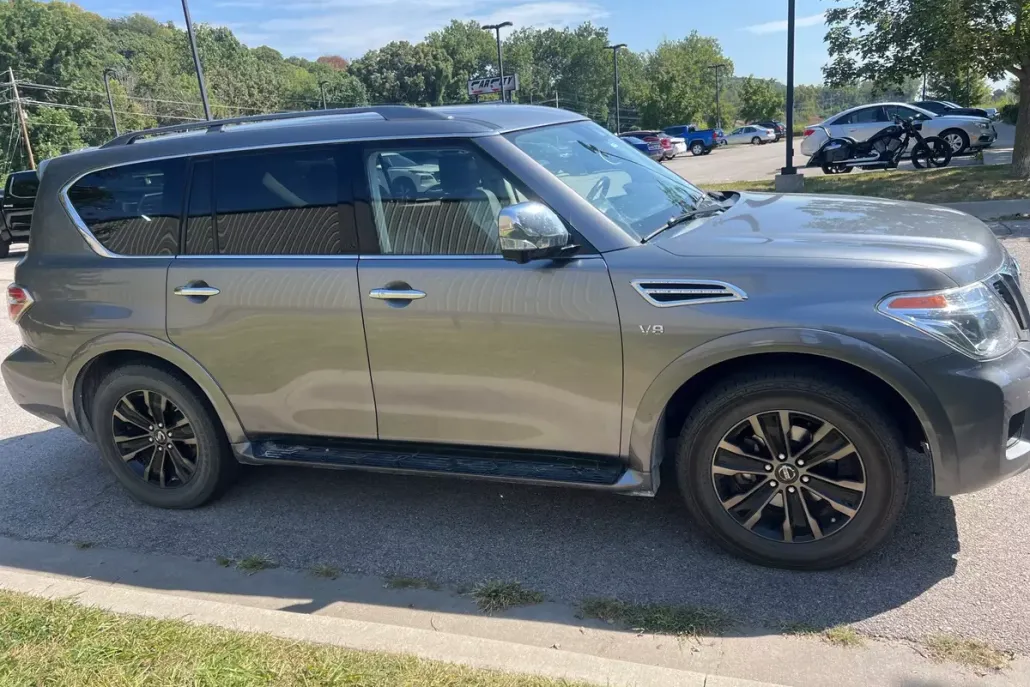 2020 Nissan Armada Platinum photo 1