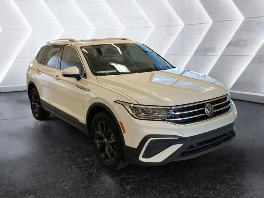 2024 Volkswagen Tiguan SE photo 1