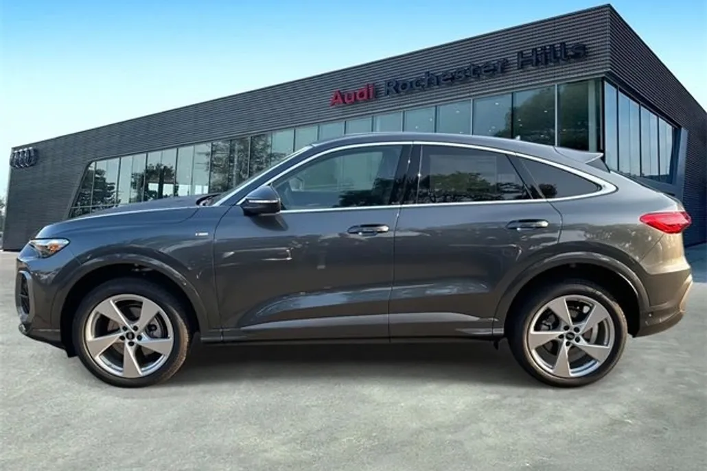 2025 Audi Q5 Sportback Premium Plus photo 1